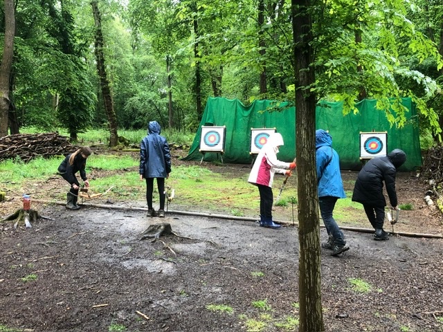 BenthalSchool's tweet image. Some of our Year 6 having a go at axe throwing and archery  today @ActLearnCentres  🎯🏹🪓👌