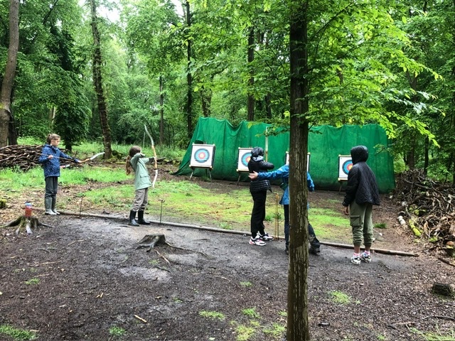BenthalSchool's tweet image. Some of our Year 6 having a go at axe throwing and archery  today @ActLearnCentres  🎯🏹🪓👌