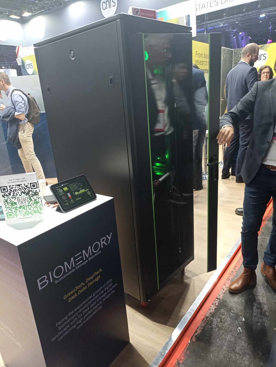 Oui c'est bien des fragments d'ADN que Biomemory  utilise pour le stockage. Et aujourd'hui, pour la 1ere fois, était exposé leur démonstrateur !
Vous avez manqué ça ? Rassurez-vous, on sera là aussi demain et jusqu'à samedi !

🗓️ Du 22 au 25 mai
📍Paris Expo Porte de Versailles