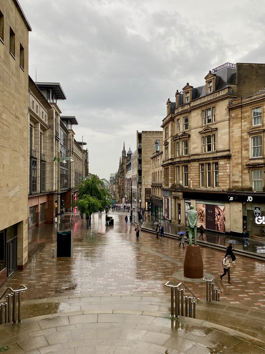 A mere two evenings later and normal service has resumed 👀👇☔️🤦‍♂️! Gotta love the #Glasgow weather which is why I remind people that we live in a temperate rain forest 😂👍!