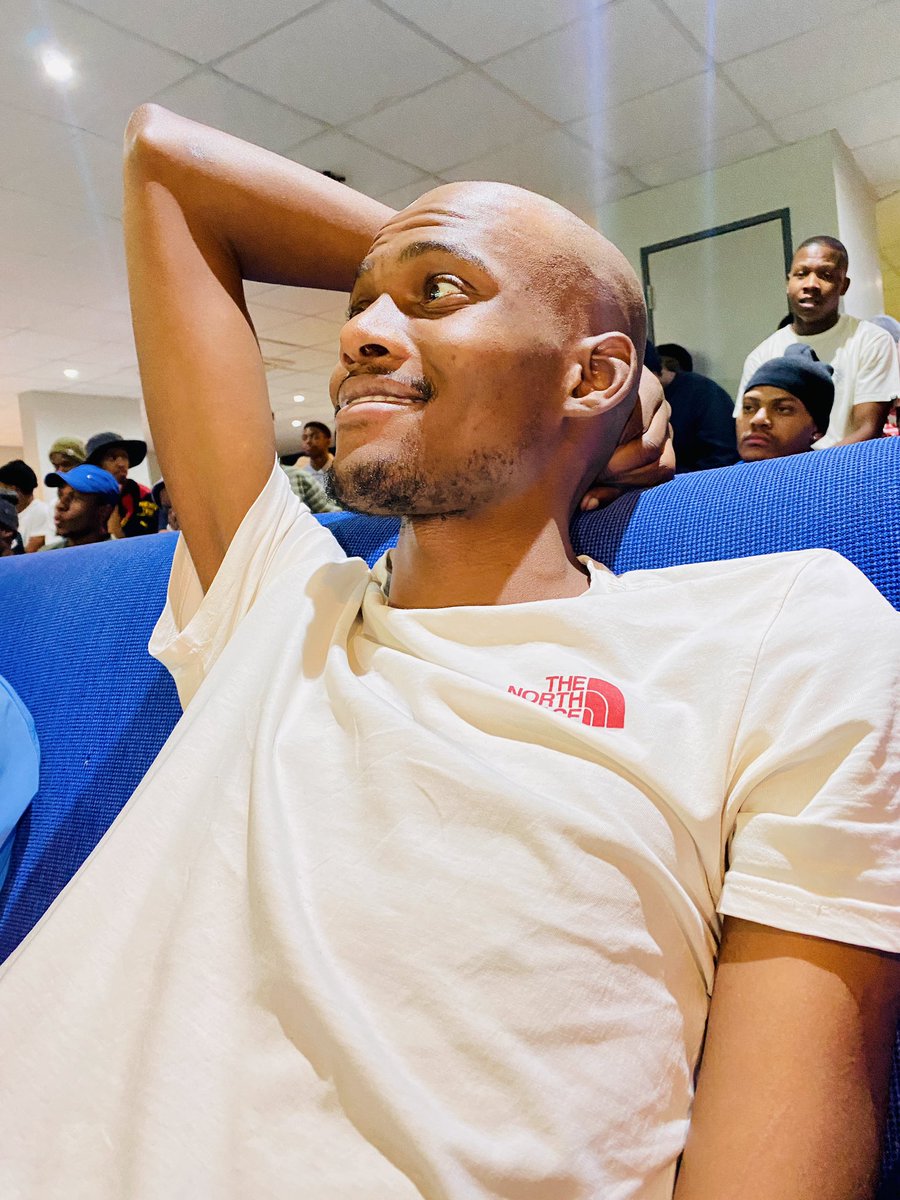#RecapWednesday this past weekend was handing out with my homies watching the premier league <a href="/KlipdriftBrandy/">Klipdrift Brandy</a> 

#royaleshandis #goldbetweenfriends #livealittleroyale