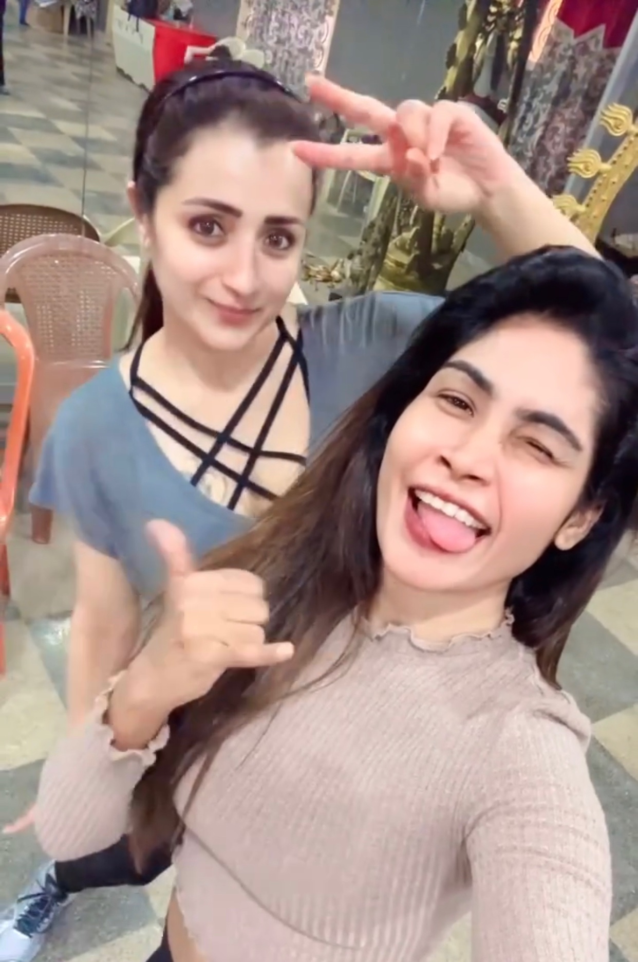 GOM4xatWQAAsZFf?format=jpg&name=large