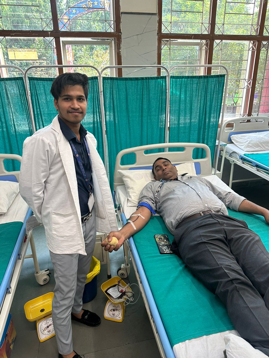 रक्तदानाय यदा कदापि अवसरः प्राप्यते तदा अहम् आत्मानं स्थगयितुं न पारयामि। 😊

रक्तदान के लिए कभी अवसर मिलता है तो मैं अपने आप को रोक नहीं पाता। 😊

#57th_Blood_Donation #MLKhannaDAVPSDwarka
