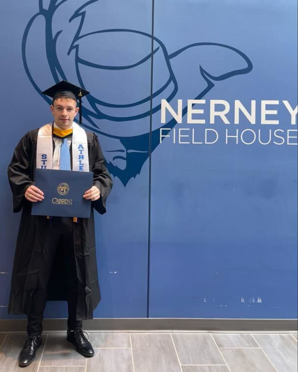 <a href="/jordyreyes34/">Jordy Reyes 🇭🇳</a> .<a href="/NewYorkRedBulls/">Red Bull New York</a> eMLS player <a href="/doolsta/">Cormac Dooley</a> also graduated from Cabrini University with a BA in Business Management. 

Well played, Cormac! 👌