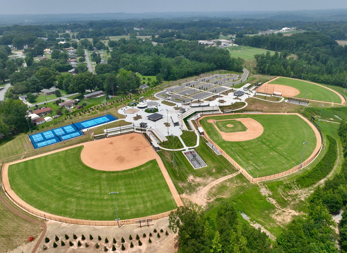 Bessemer City’s Stinger Park opened in 2023. The new facility boasts baseball/softball fields, tennis courts, pickle ball courts, nature trails, jungle gyms, a splashpad and more. Learn how @mcgillassociate helped bring Bessemer City’s vision to life. loom.ly/jDkOVU8