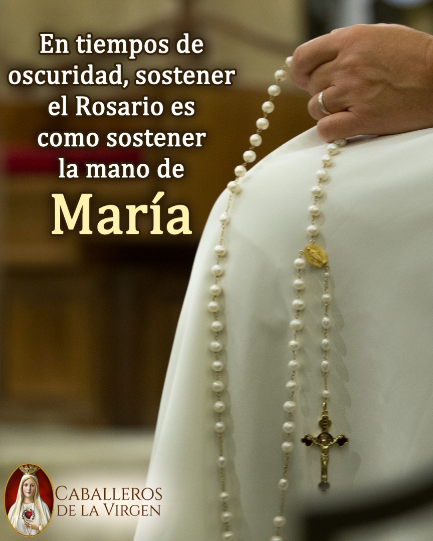 En tiempos de oscuridad sostener el Rosario, es como sostener la manos de María