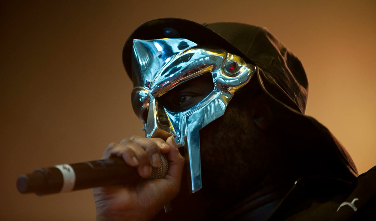 How MF DOOM Ended Up in a Marvel Comic Underground legend MF DOOM was acknowledged for the first time by Marvel in a comic book. We spoke to the comic’s illustrator and co-writer, Sanford Greene, about how the moment came about. 🔗 complex.com/music/a/jaelan…