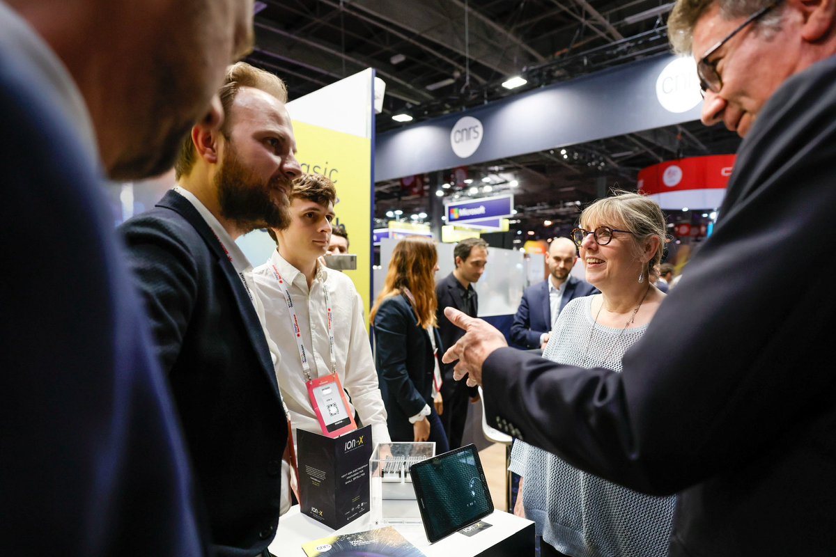 Nouvelle saison à #VivaTech !

La joie d’y retrouver celles et ceux qui font l’innovation en France, et contribuent au dynamisme de notre #deeptech et de nos établissements d’enseignement supérieur et de recherche.