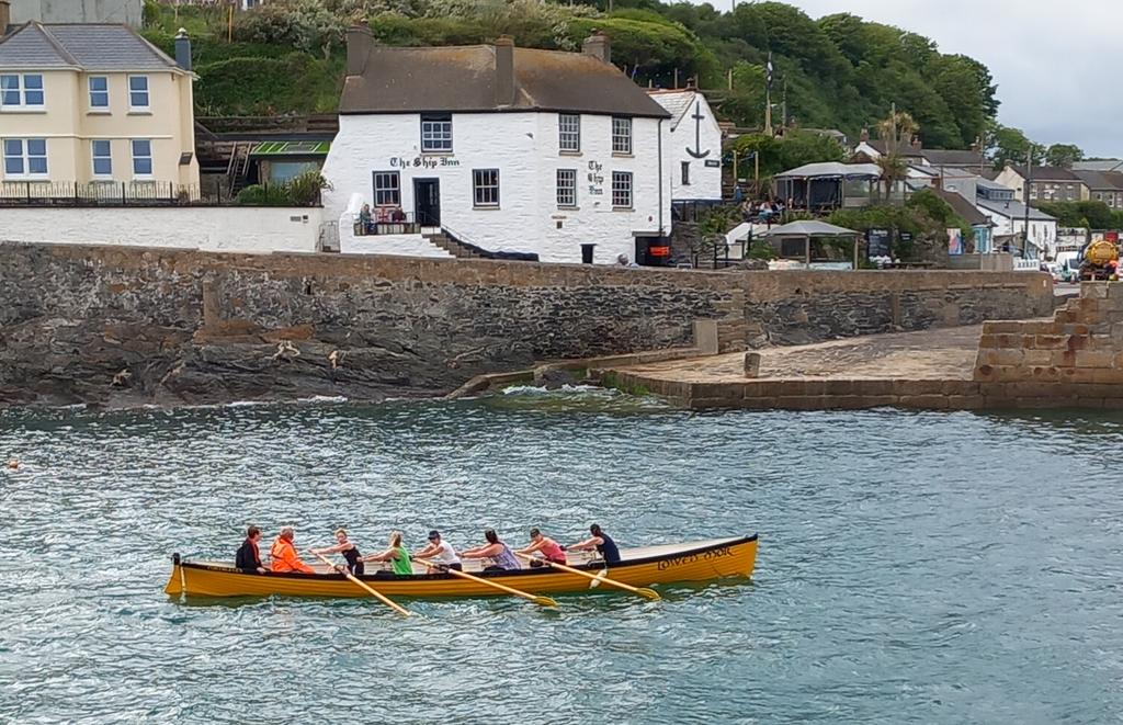 Lovely meal out in Porthleven. Ladies doing the rowing training with the men keeping them in order 👍
