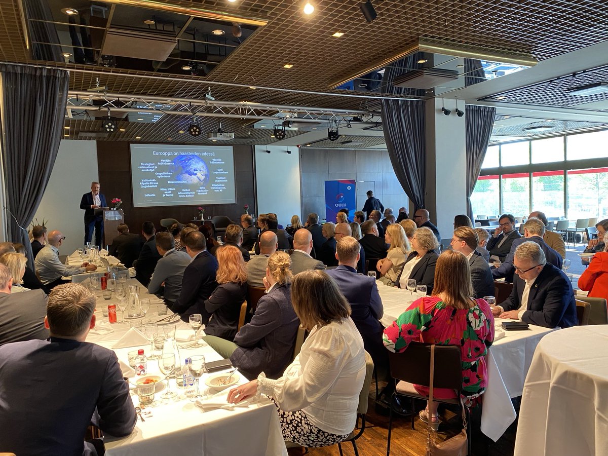 Kollegani Eija Hämäläisen kanssa minulla oli ilo juontaa Oululla on asiaa -tilaisuus Helsingissä. Puhujina mm. ⁦<a href="/jyrihakamies/">Jyri Häkämies</a>⁩ ⁦@AlatossavaA⁩ ⁦<a href="/LindstromSabina/">Sabina Lindström</a>⁩ ⁦<a href="/Maliranta/">Mika Maliranta</a>⁩ ⁦<a href="/oulunkaupunki/">Oulun kaupunki, Oulu</a>⁩