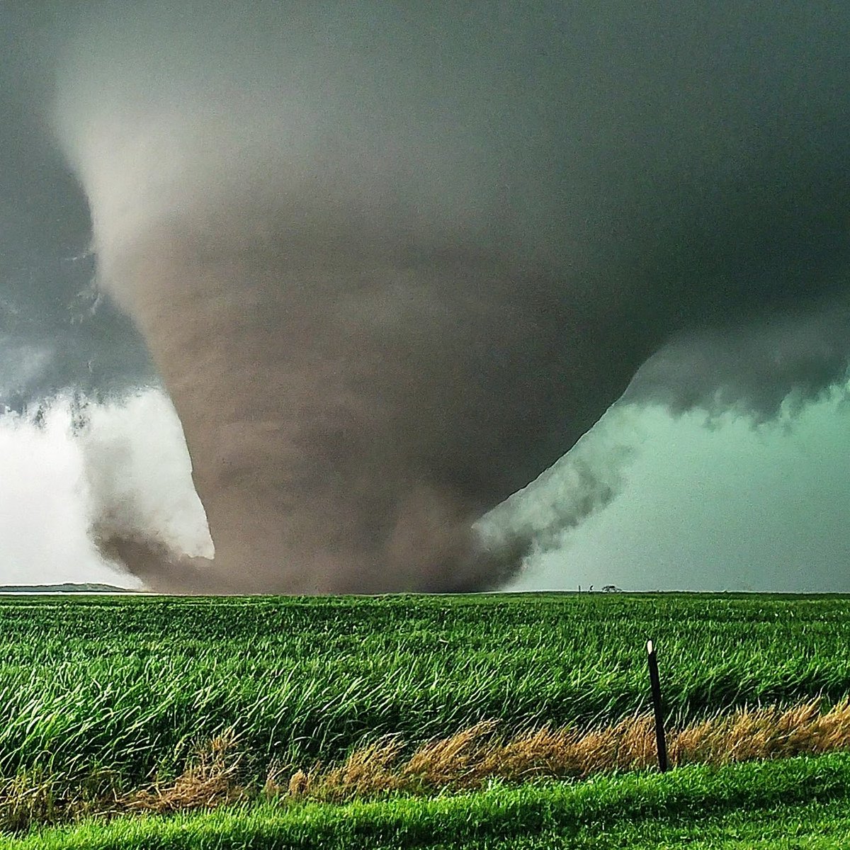 A deadly tornado kills multiple people in Iowa as powerful storms again rip through the Midwest. endtimeheadlines.org/2024/05/deadly…