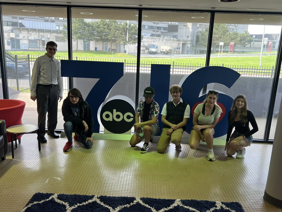 m_drez's tweet image. This was such a fun day of impactful authentic learning for our students! Thanks to everyone at WKBW who took time to share their experiences and their expertise. Our Multimedia Productions crew is inspired and ready to grow more than ever after this. #edtechLSC