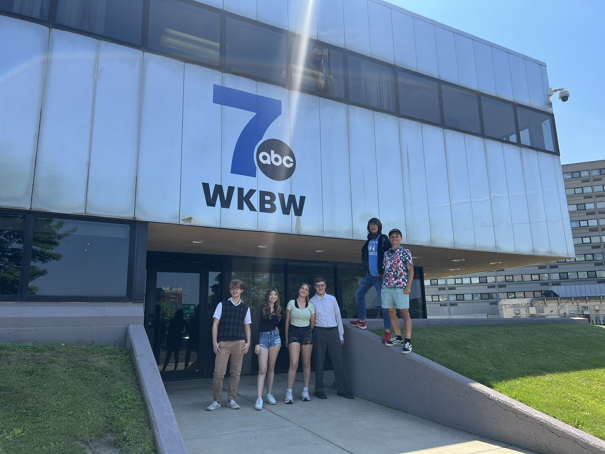 m_drez's tweet image. This was such a fun day of impactful authentic learning for our students! Thanks to everyone at WKBW who took time to share their experiences and their expertise. Our Multimedia Productions crew is inspired and ready to grow more than ever after this. #edtechLSC