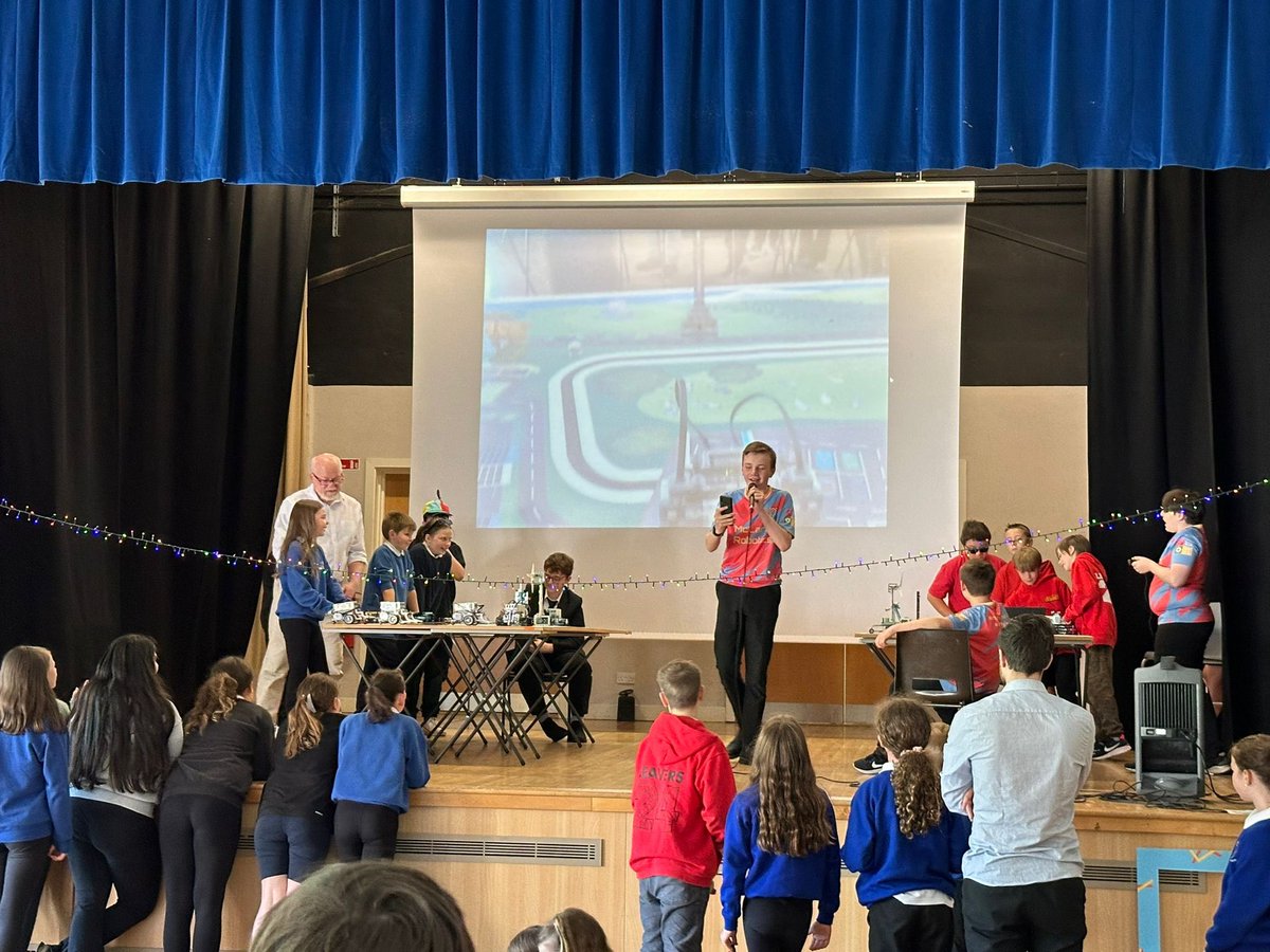 Superb effort from all our <a href="/McLarenHigh/">McLaren High School 🏳️‍🌈</a> pupils helping at the McLaren Learning Community Robotics competition! Huge congratulations to our 4 primary schools heading to the Stirling Final!