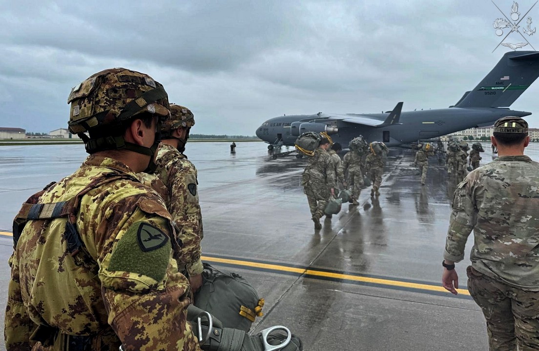 SM_Difesa's tweet image. #Svezia
La Brigata paracadutisti Folgore dell'#Esercito all'esercitazione #SwiftResponse 24 che si inquadra nell'ambito della #NATO #SteadfastDefender 24 che impegna circa 90.000 militari

➡️bit.ly/esercitazione-…

#ForzeArmate🇮🇹 #UnaForzaperilPaese
#WeAreNATO #StrongestTogether