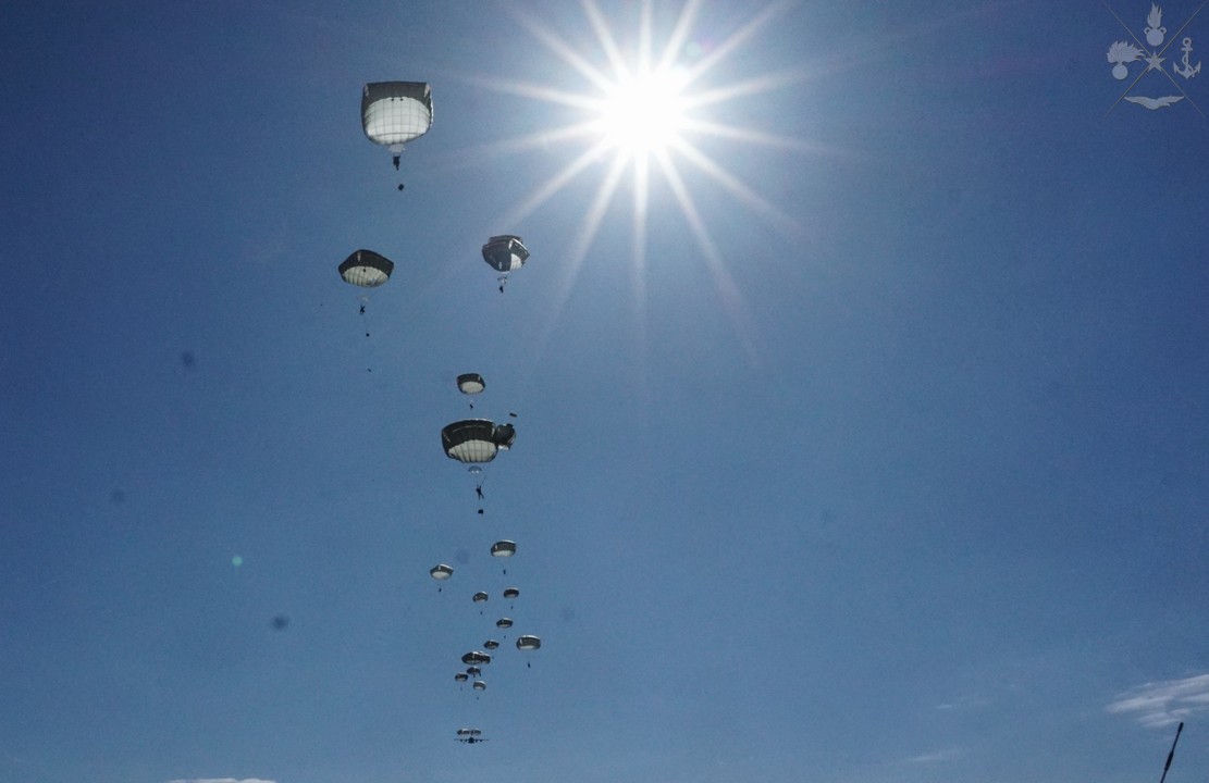 SM_Difesa's tweet image. #Svezia
La Brigata paracadutisti Folgore dell'#Esercito all'esercitazione #SwiftResponse 24 che si inquadra nell'ambito della #NATO #SteadfastDefender 24 che impegna circa 90.000 militari

➡️bit.ly/esercitazione-…

#ForzeArmate🇮🇹 #UnaForzaperilPaese
#WeAreNATO #StrongestTogether