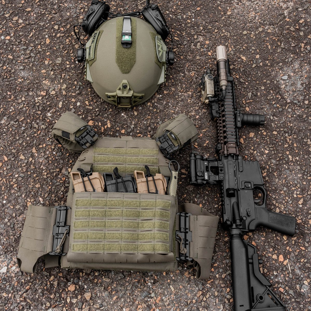 Been in a Ranger Green mood lately… and I definitely don’t hate it.
#rangergreen #ootd #magpod #rangetime #outdoors #magpod #dowork #aimpoint #teamwendy #gogreen
#MadeInUSA 🇺🇸 #SmallBusiness #Manufacturer #rainetactical #tacticalgear #rtg #tactical #gear