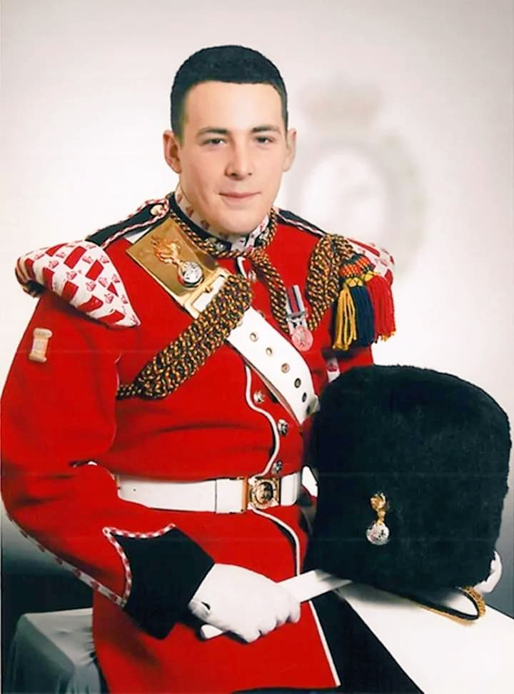 #OnThisDay (2013) Drummer Lee Rigby m*rdered on the streets of United Kingdom because he served Queen & Country. Like anyone who serves in our Armed Forces, did his duty. At The Going Down of The Sun and in The Morning, We Will Remember fusilier Lee Rugby. #LestWeForget 💂‍♂️🌺🇬🇧