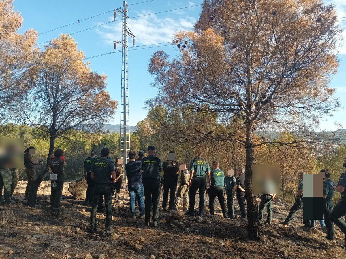 📢 #AAMM_Murcia participan en curso formativo para profundizar en las técnicas de investigación de causas de incendios forestales y aspectos penales y procesales, organizado por la Escuela Nacional de @proteccioncivil #ENPC #IIFF 📸 Sesión práctica junto a @guardiacivil