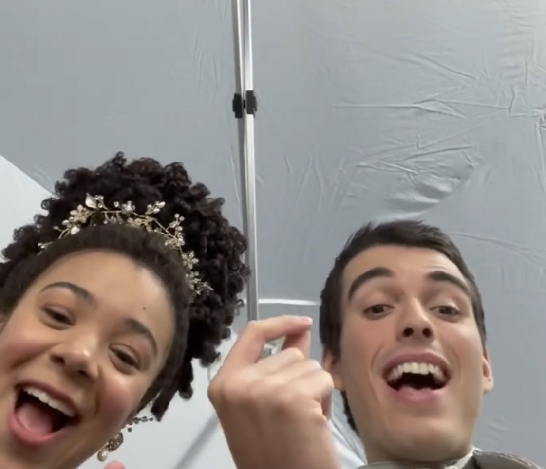 noodsyie's tweet image. missing them in these bridgerton times