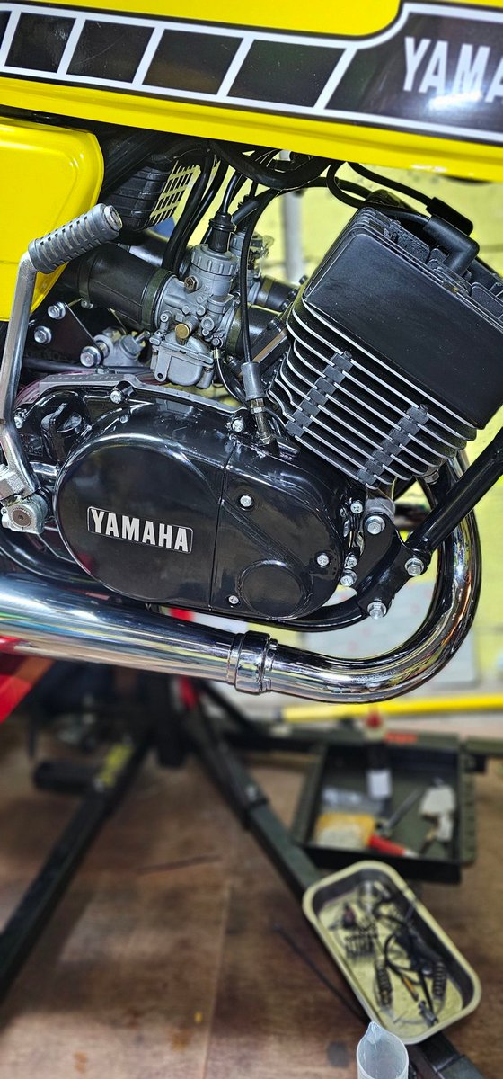 satzoomer's tweet photo. Nearly there, @YMUKofficial #yamaha #2stroke #2t #2smoke #oldskool #motorcycle #motorbike #retro #shedbuild #manshed #happy https://t.co/vuM5CLIzFy