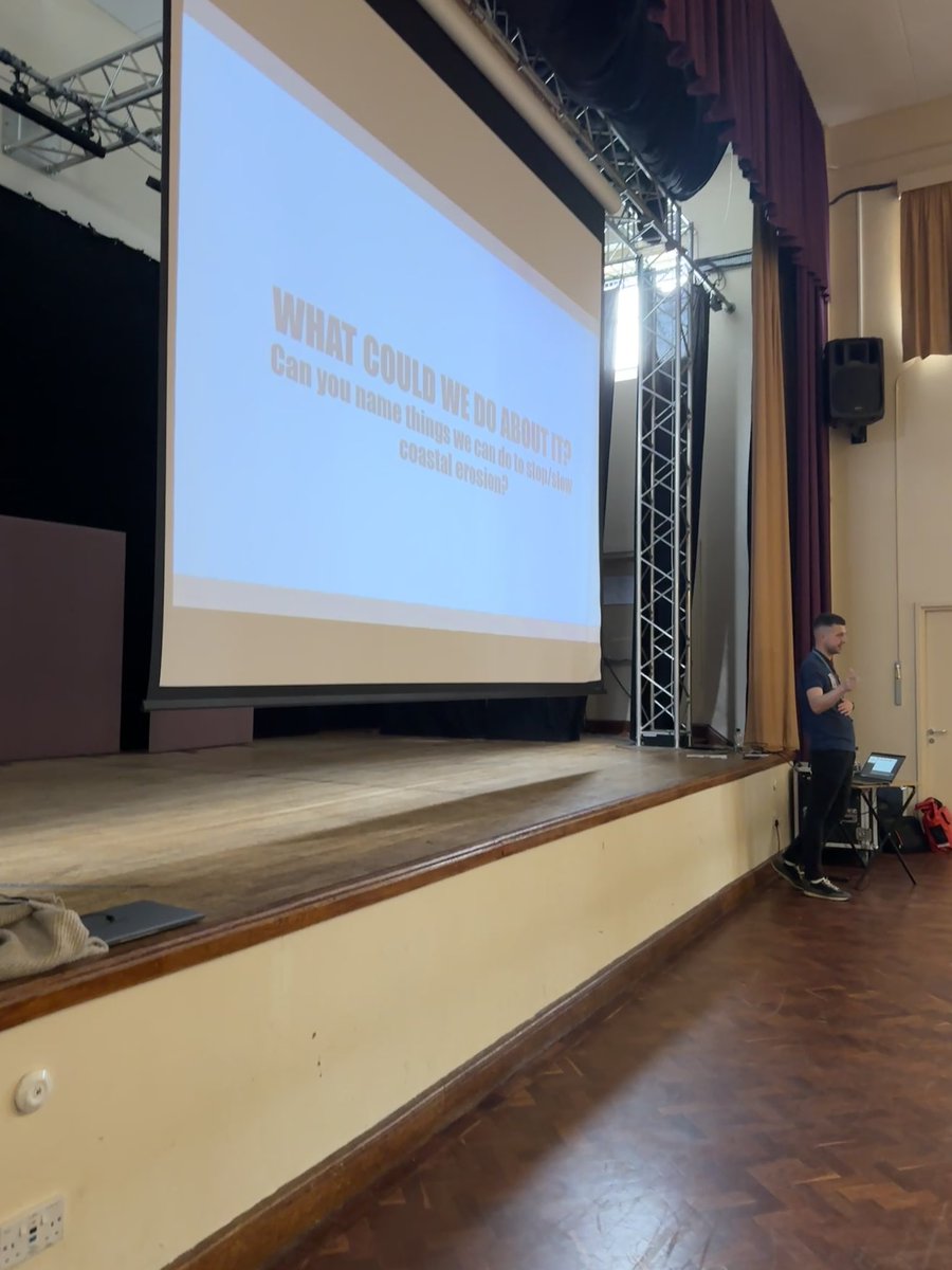 Miss Smith 🌋📚 tweet media