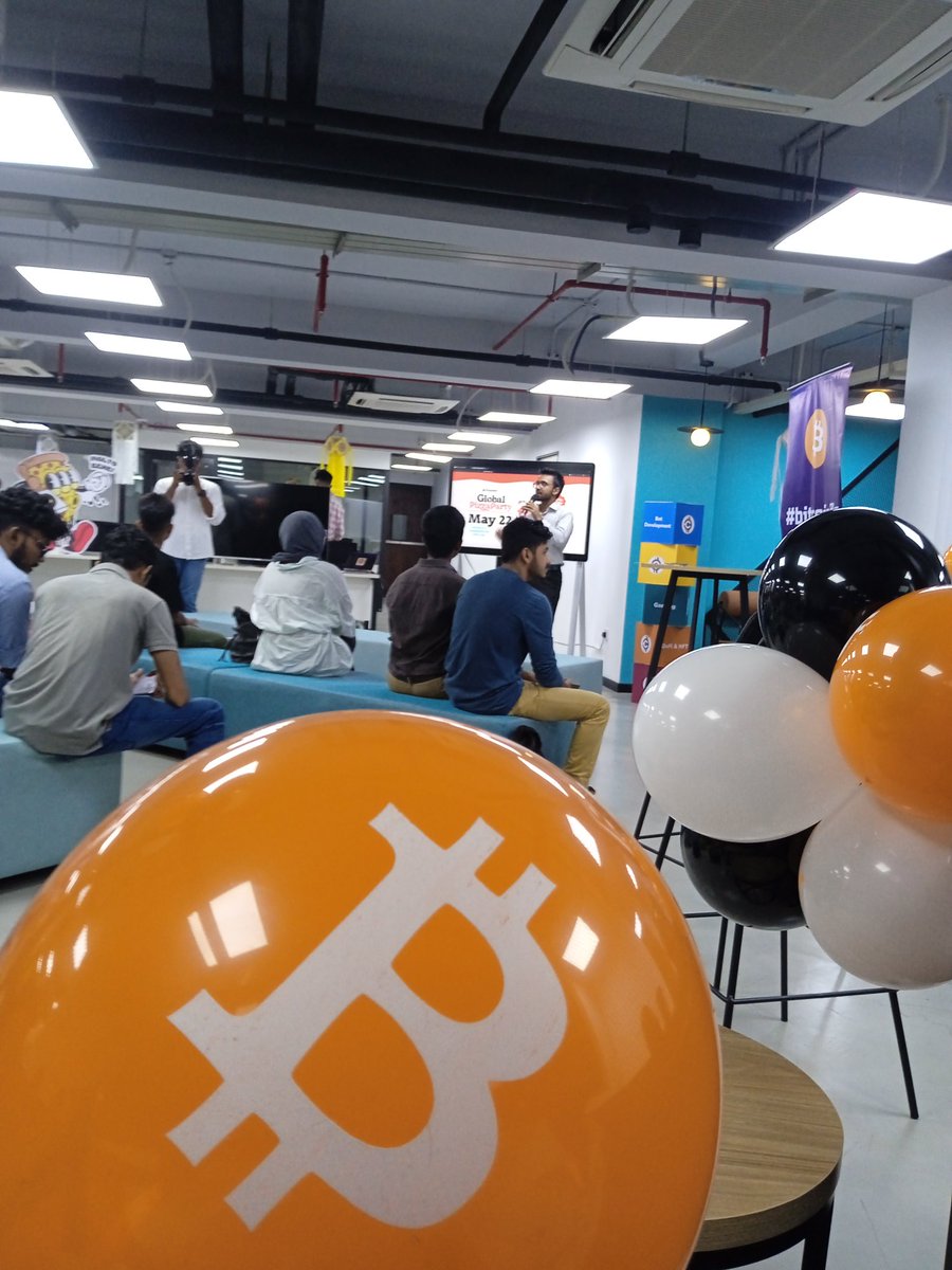 jayathdesilva's tweet photo. Happy Bitcoin Pizza Day!  🎂🍕
#globalpizzaday #ceyloncash #bitcoin https://t.co/j9OL8V2KCf