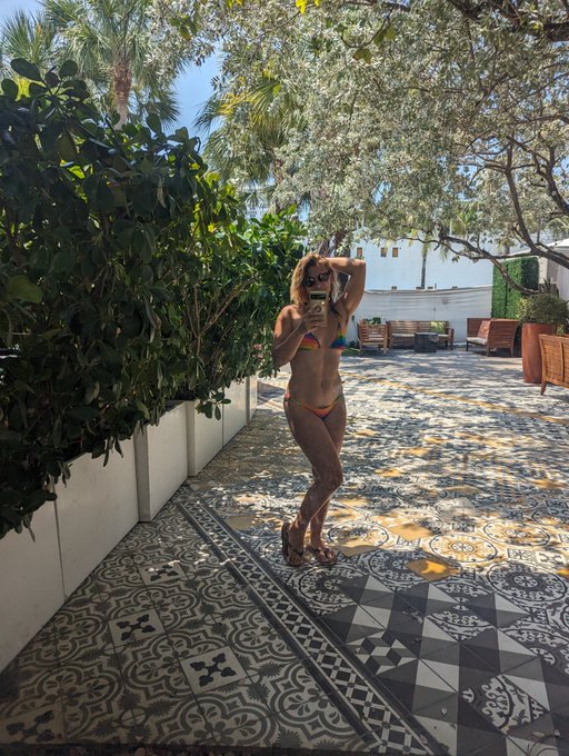 Up close or at a distance? Which do you like better? https://t.co/tldi8mNmmV