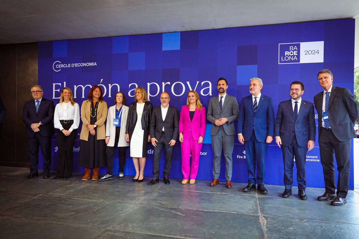 nataliamasguix's tweet photo. “Acabarem la legislatura deixant el país molt millor de com el vam trobar”.

Certament, MHP @perearagones: gestionant els efectes de la pandèmia, crisi energètica, inflació i sequera

Recuperant la política industrial, revertint retallades i amb destacades xifres macroeconòmiques https://t.co/yrjN9xkEfD
