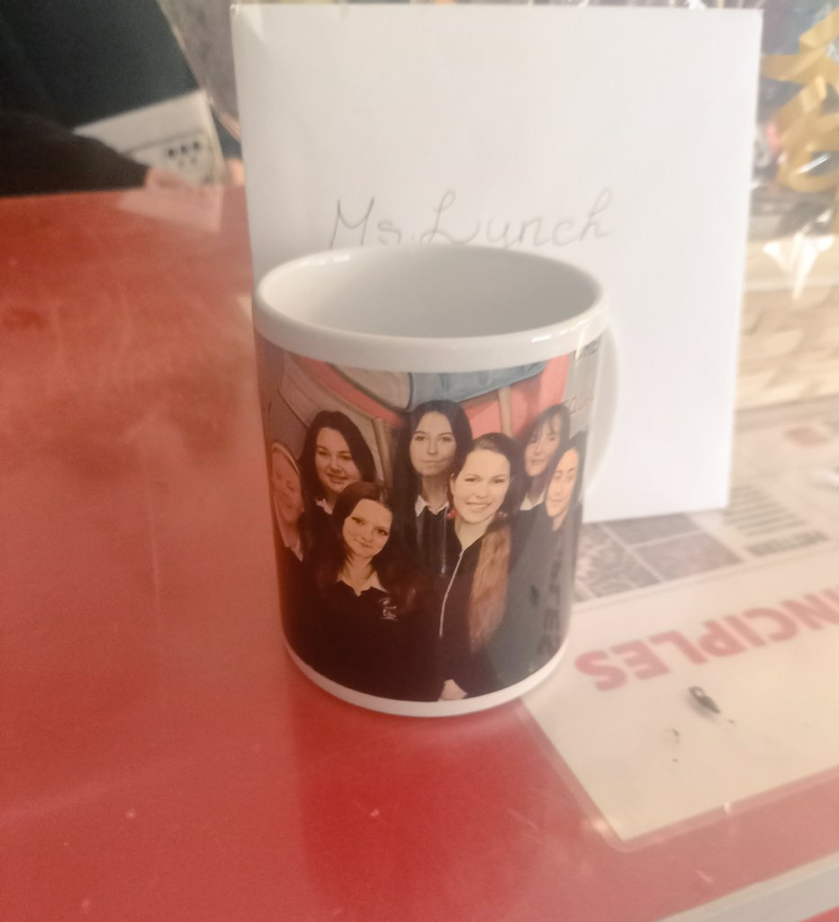 And just like that I bid farewell to my @FingalCC @ddletb @Martinart @cscanlonsci Art class😭. What an amazing bunch of Artist❤ I enjoyed watching their Artistic skills grow over the past 6 years. When I miss them I will have this amazing mug to remind me of the #bestclassever🎨
