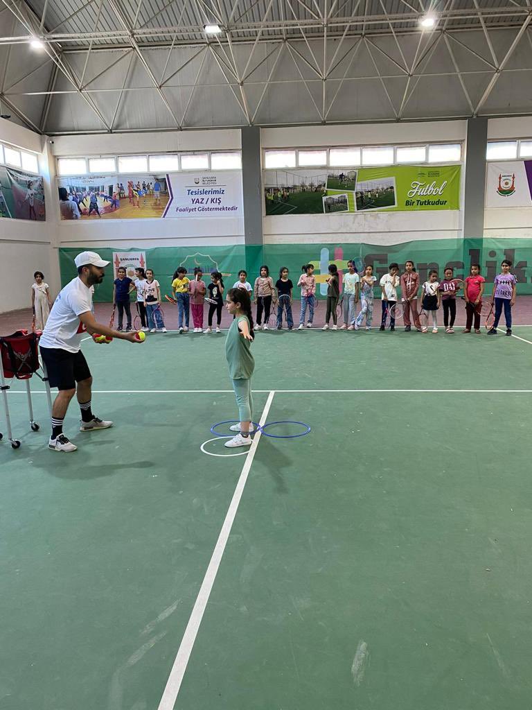 İSA GÜZEL 🇹🇷 (@isaisaguzel) on Twitter photo Tenis şampiyonları Şanlıurfa Tenis Dünyası'nda yetişiyor🎾
⚫Yetişkin ücretsiz Tenis Kursu
⚫7-16 Yaş Ücretsiz Tenis Kursları
⚫Bay-Bayan Fitness Salonları
⚫Çocuk Oyun Alanları
⚫Kafeterya ve Oyun Salonları
Haftanın 6 günü 10.00 - 22.00 arasında hizmetinizdeyiz
<a href="/sanliurfabld/">Şanlıurfa Büyükşehir 🇹🇷</a> Tenis şampiyonları Şanlıurfa Tenis Dünyası'nda yetişiyor🎾
⚫Yetişkin ücretsiz Tenis Kursu
⚫7-16 Yaş Ücretsiz Tenis Kursları
⚫Bay-Bayan Fitness Salonları
⚫Çocuk Oyun Alanları
⚫Kafeterya ve Oyun Salonları
Haftanın 6 günü 10.00 - 22.00 arasında hizmetinizdeyiz
<a href="/sanliurfabld/">Şanlıurfa Büyükşehir 🇹🇷</a>