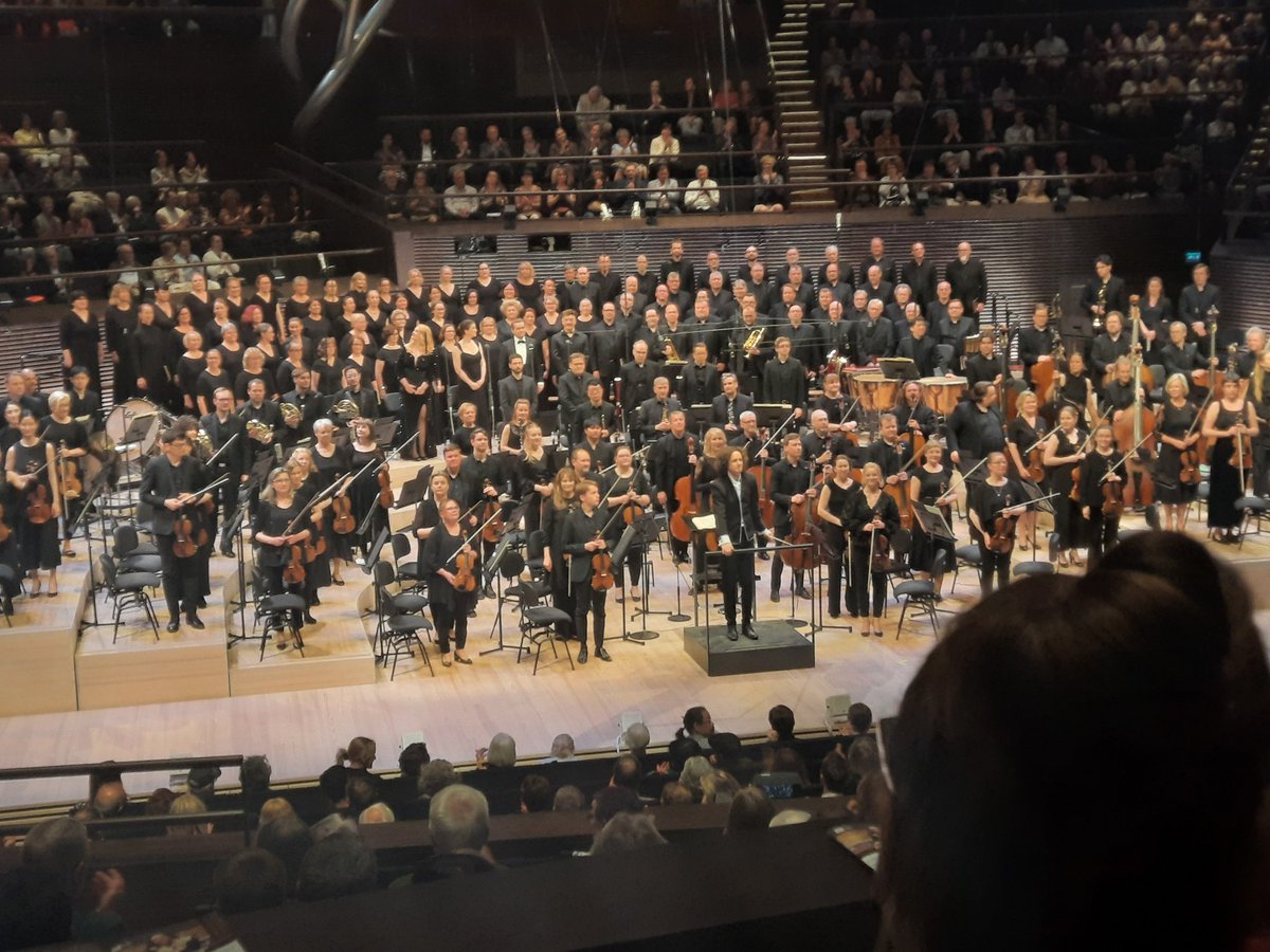 Kalle Puolakka (@kalle_puolakka) on Twitter photo Riemuisissa tunnelmissa meni ensimmäinen <a href="/Yle_Rso/">Finnish Radio Symphony Orchestra</a> konserttini kuukausien tauon jälkeen. Matthew Whittallin Joy, uruille ja orkesterille (kantaesitys) ja Beethovenin 9. sinfonia. Vaikea sanoa kumman kappaleen loppuriemu vei pidemmän korren, mutta vaikuttavia olivat molemmat. Riemuisissa tunnelmissa meni ensimmäinen <a href="/Yle_Rso/">Finnish Radio Symphony Orchestra</a> konserttini kuukausien tauon jälkeen. Matthew Whittallin Joy, uruille ja orkesterille (kantaesitys) ja Beethovenin 9. sinfonia. Vaikea sanoa kumman kappaleen loppuriemu vei pidemmän korren, mutta vaikuttavia olivat molemmat.