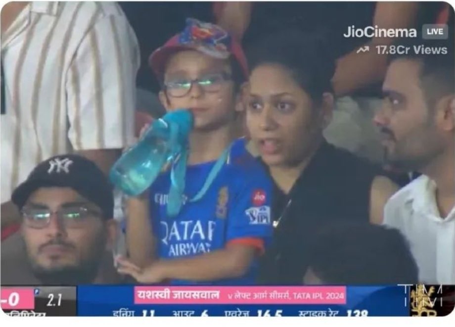When whole team is concerned about work pressure but your shift has ended! 
#RCBvsRR #iplcricket