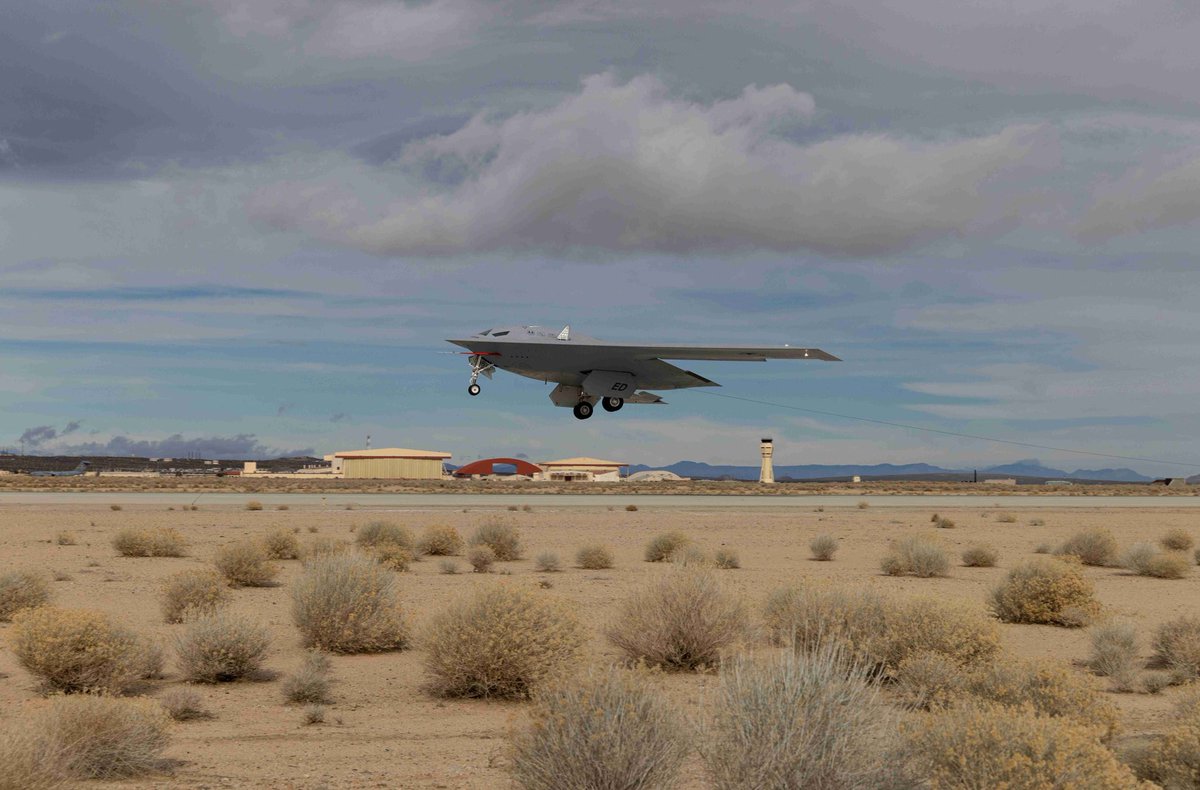 U.S. Air Force Unveils First In-Flight Photos of B-21 Raider Stealth Bomber