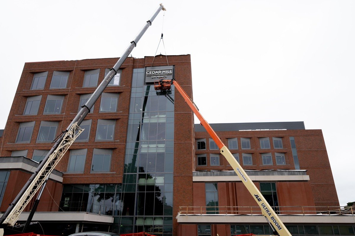 The signs are up at Cedar Hill Regional Medical Center GW Health!

This brings us one step closer to serving DC residents at the new full-service hospital East of the River.