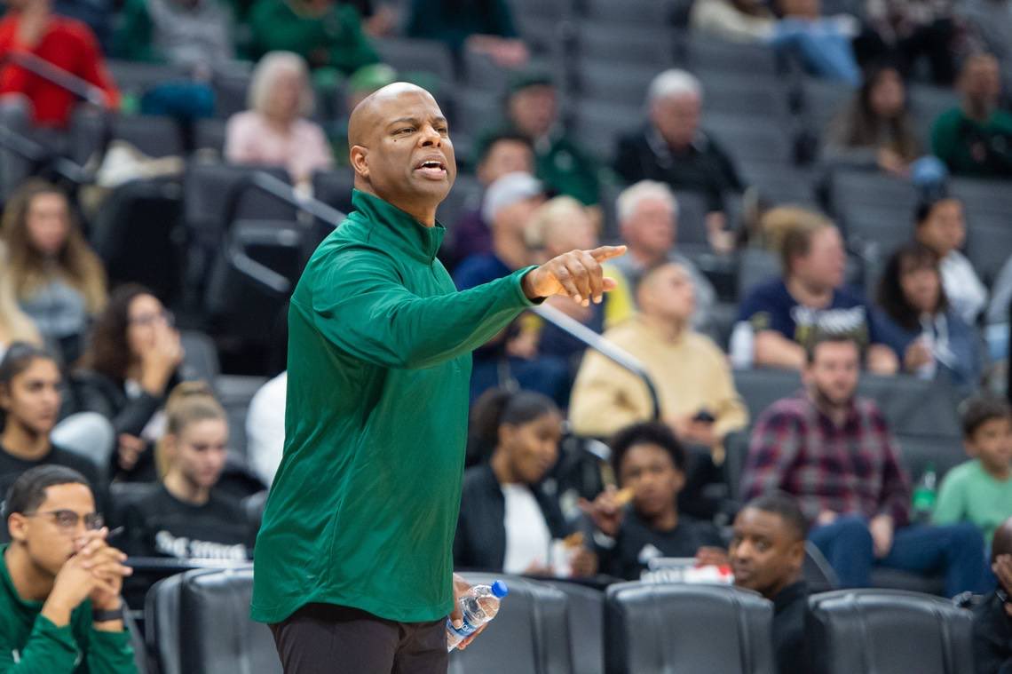 Just spoke to ⁦@CoachDPatrick⁩ about the tears and cheers shared with ⁦@SacHornetsMBB⁩… Sacramento State coach David Patrick takes job at LSU. Who will take over for the Hornets? sacbee.com/sports/college…
