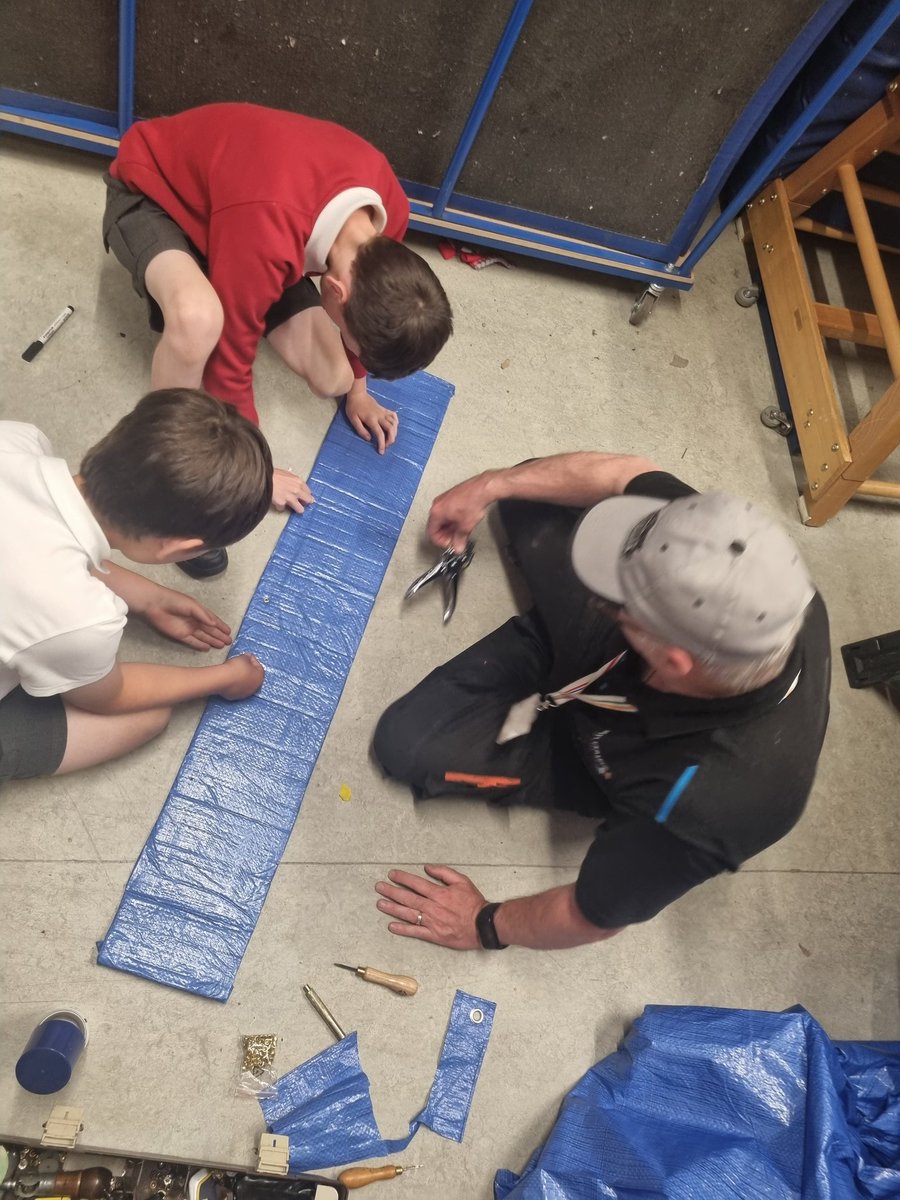 TodholmPs's tweet image. We are so grateful to John, our amazing #STEM Ambassador from @WestCollScot, who has been so giving of his time to help us get our Goblin Car race-day ready for next week! 🌟 He has been teaching P6 so many important life skills along the way! @GCU_Goblin @GCUEngagement @pme269