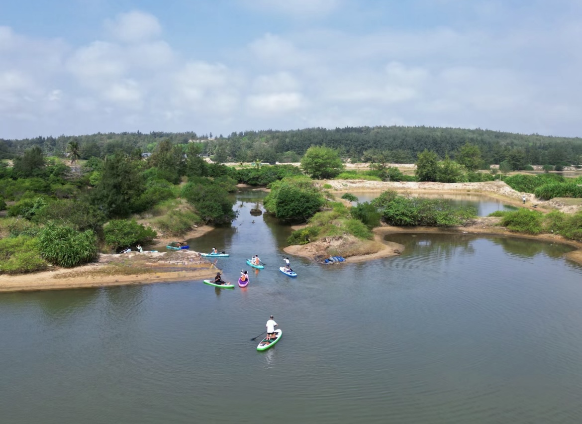 🌱#InternationalDayForBiologicalDiversity🌳 In #Wenchang Bamen Bay, the #mangrove ecosystem has been restored and is now full of vitality. An eco-tourism project is being planned here, which will not only protect the ecology but also increase the income of local people in the