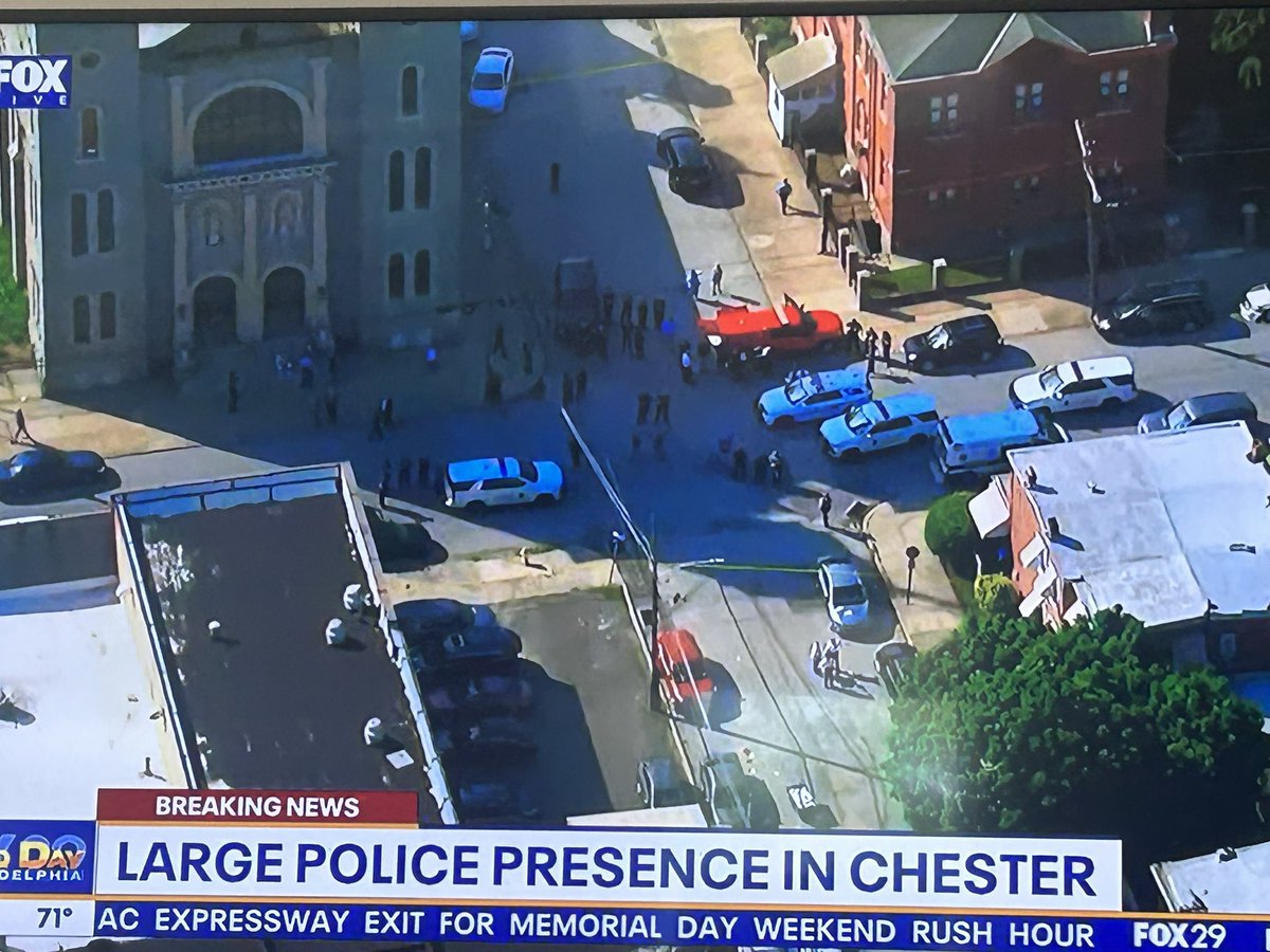 Breaking:Chester police say 2 dead and 3 others injured in workplace shooting at Delco Linen service. @FOX29philly