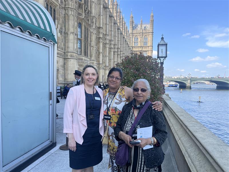 Yesterday, Dr Lucy Pain and Compassionate Neighbours Mumtaz and her daughter were invited to visit the House of Commons by @HospiceUK ahead of their new manifesto launch aimed at making sure everyone affected by dying, death and bereavement gets the best possible care and support