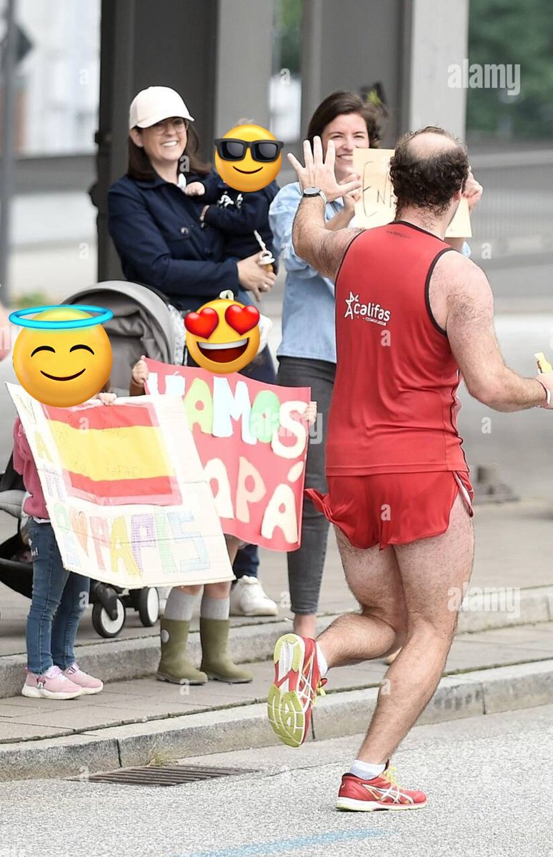 Señor 'celebrando' que su mujer ha ganado una maratón
vs
Familia celebrando que su papá corre en una maratón

Pequeños detalles, supongo, como NO TIRAR A TUS HIJOS EN MEDIO DE LA CARRERA Y LUEGO ENFADARTE