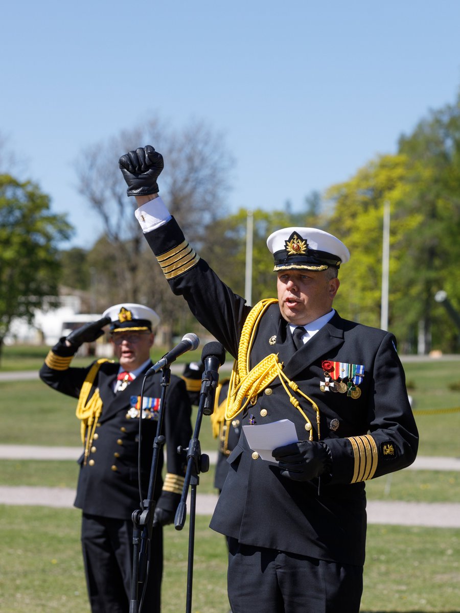 rannikkopr's tweet photo. Rannikkoprikaatin komentaja vaihtuu 1.6. Marko Laaksonen siirtyy Merivoimien operaatiopäälliköksi, ja uutena komentaja aloittaa Johan Tillander.
Kevään harjoitustoiminnasta johtuen komentajien vaihtotilaisuus järjestettiin jo tänään.
#MERIV #RPR #Upinniemi https://t.co/3QuMpSQZFo