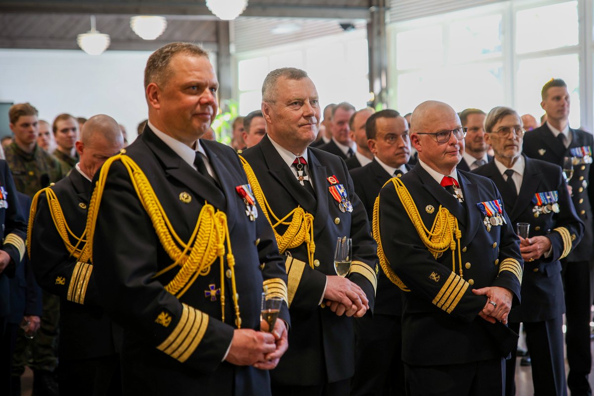 rannikkopr's tweet photo. Rannikkoprikaatin komentaja vaihtuu 1.6. Marko Laaksonen siirtyy Merivoimien operaatiopäälliköksi, ja uutena komentaja aloittaa Johan Tillander.
Kevään harjoitustoiminnasta johtuen komentajien vaihtotilaisuus järjestettiin jo tänään.
#MERIV #RPR #Upinniemi https://t.co/3QuMpSQZFo