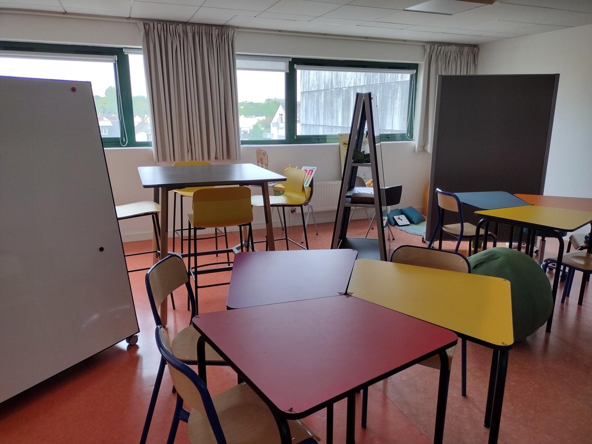 J6 Inclu'lab Rennes "Penser la relation dans l'école inclusive"
Espace AC35 installé pour l'atelier Inclul@b Rennes  "Les compétences psychosociales et la gestion des émotions à travers le temps et l'espace de la classe".
Conf. de N. Bonneton-Botté sur la théorie de l'attachement