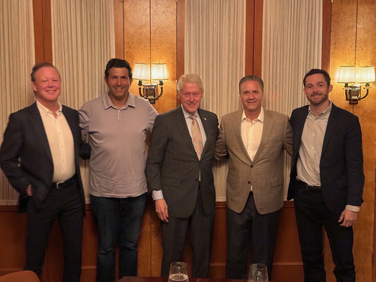 Yesterday started in NYC at the BTIG Charity Day helping raise a bunch of money, then we stopped to see the team at Summit golf brands. Finished the day with Arkansas’ own, 42nd President Bill Clinton and unbelievable friends Drew Katz, Brian France and John Randall Tyson!