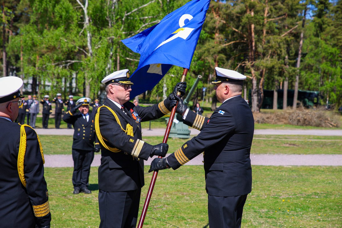 rannikkopr's tweet photo. Rannikkoprikaatin komentaja vaihtuu 1.6. Marko Laaksonen siirtyy Merivoimien operaatiopäälliköksi, ja uutena komentaja aloittaa Johan Tillander.
Kevään harjoitustoiminnasta johtuen komentajien vaihtotilaisuus järjestettiin jo tänään.
#MERIV #RPR #Upinniemi https://t.co/3QuMpSQZFo