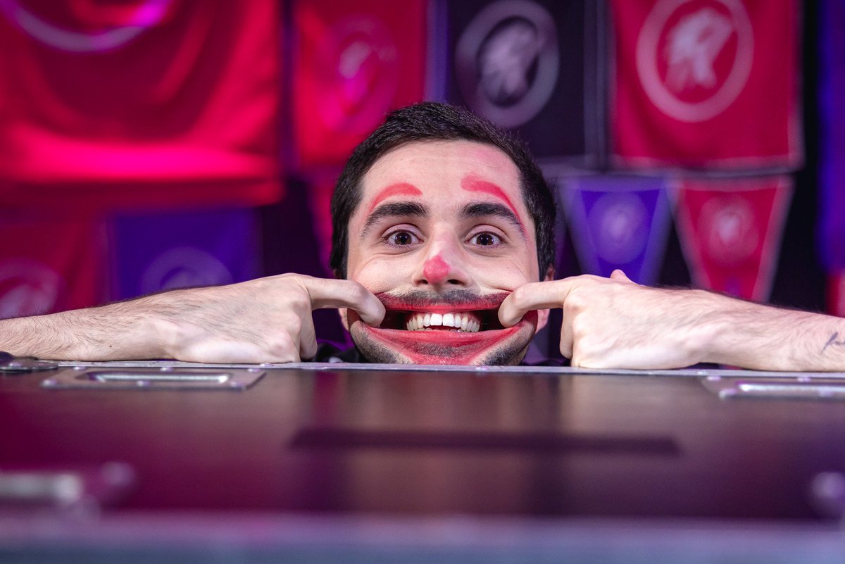 CBLOL's tweet photo. Vocês REALMENTE não sabem como esses media days estão sendo produtivos... 😅 https://t.co/FUpSd4O3Ex
