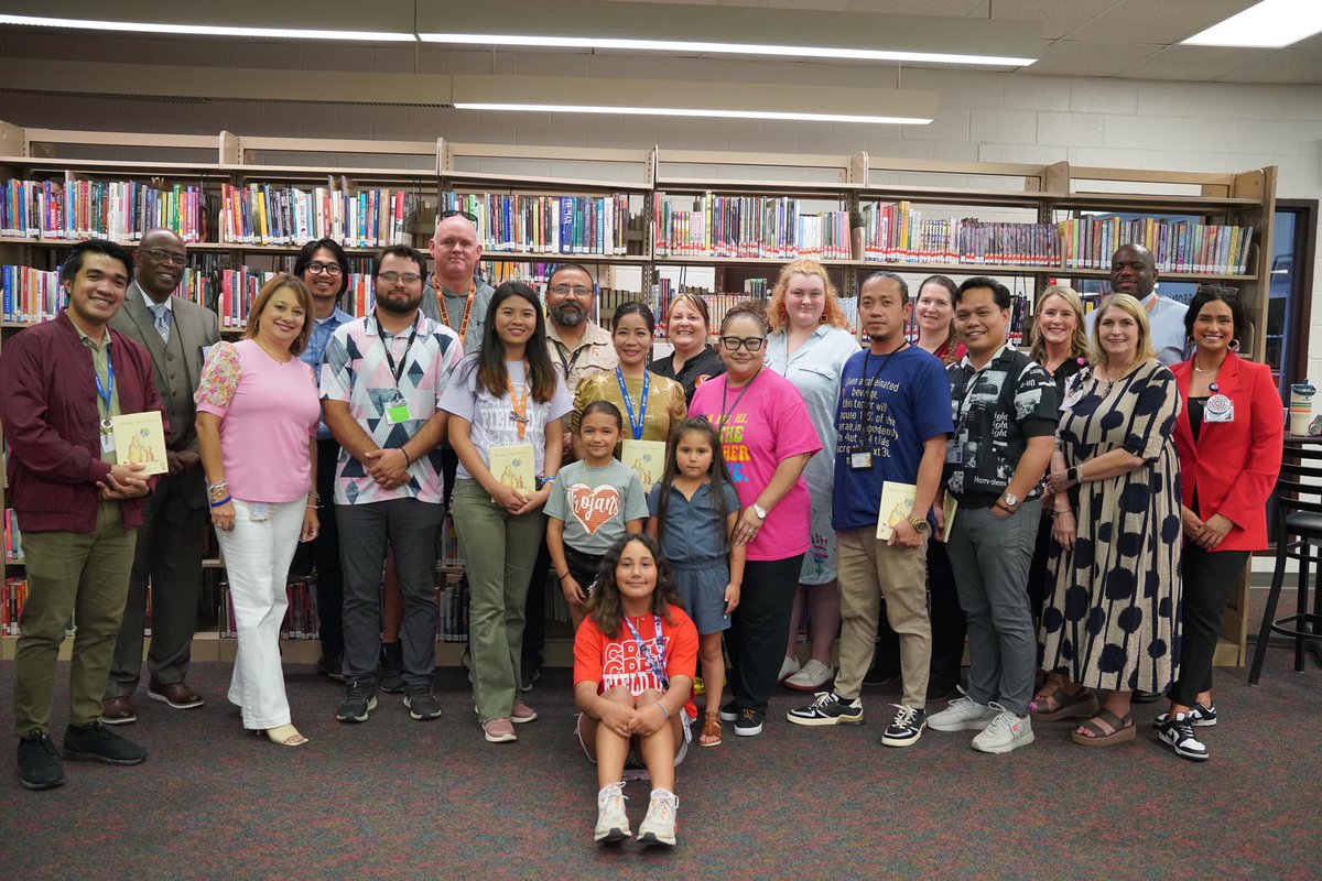 End of year New Teacher Celebration! We want to thank our new teachers and their mentors for all their hard work!

We are hiring.  APPLY HERE: applitrack.com/beevilleisd/on…

#txed #newteacher #BEEtheKICK #recruitment