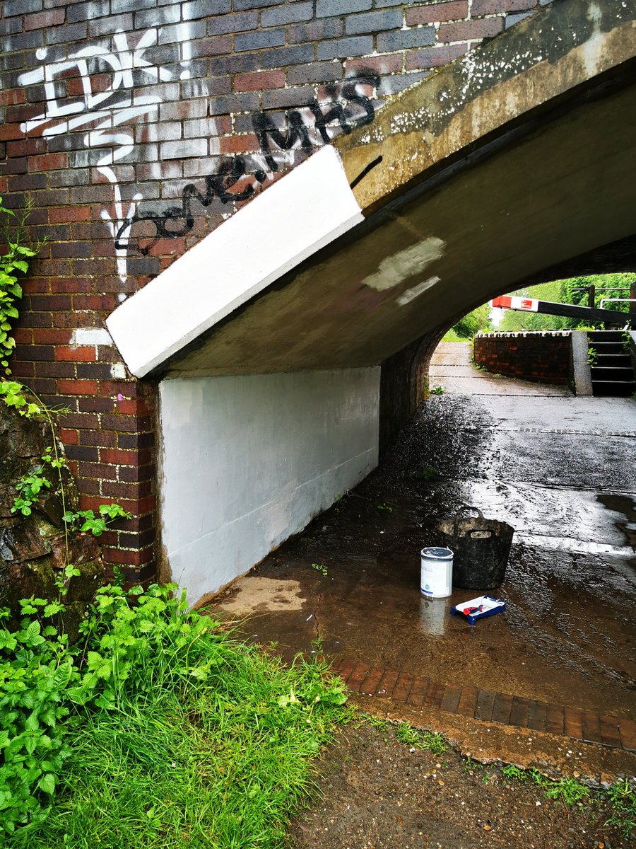 Before and after graffiti paint over, I'll get the stuff on the wall next time #volunteerbywater #VLK #Atherstonelocks #CoventryCanal
