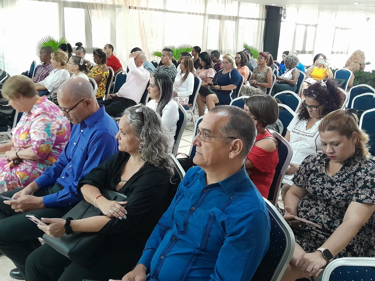'Inclusión' es el denominador común del segundo taller nacional ANSOC-ICS-CENDSOR que busca preparar tantos a los profesionales del lenguaje de señas en #Cuba como a periodistas, comunicadores y directores de televisión.